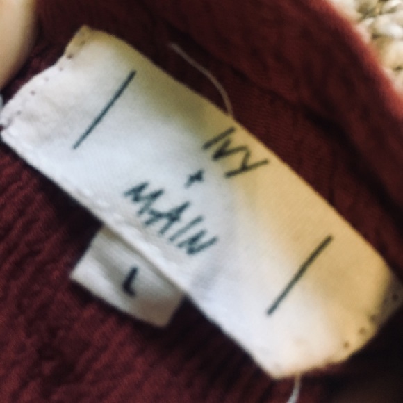 Short Sleeve Cold Shoulder Top!! ✨ - Picture 3 of 3